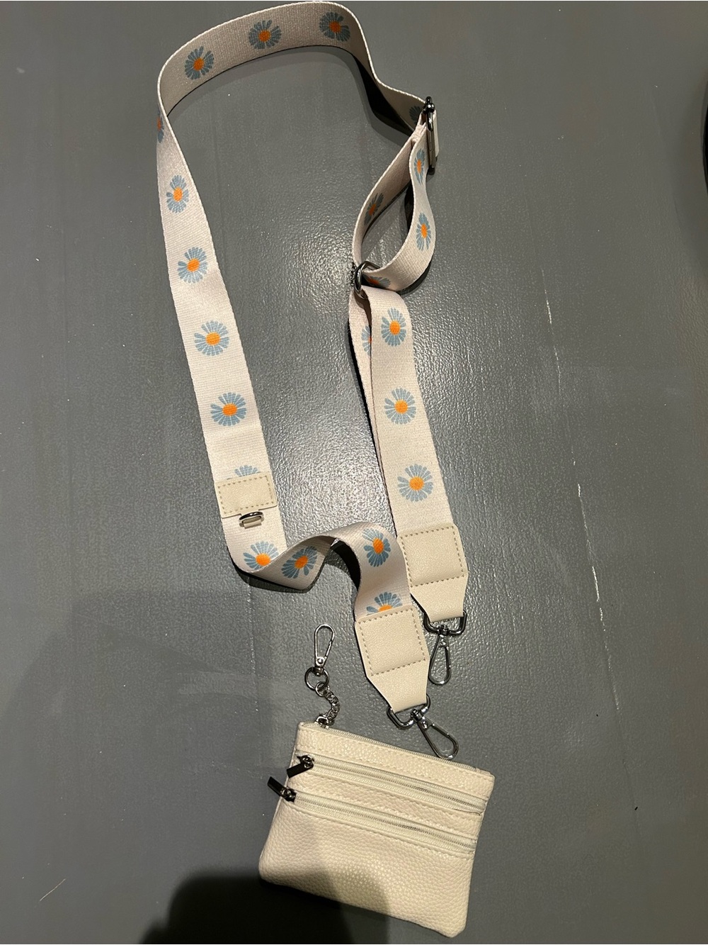 Amazon Cream Crossbody Strap with Daisy Print and Cream Coin Pouch NWOT